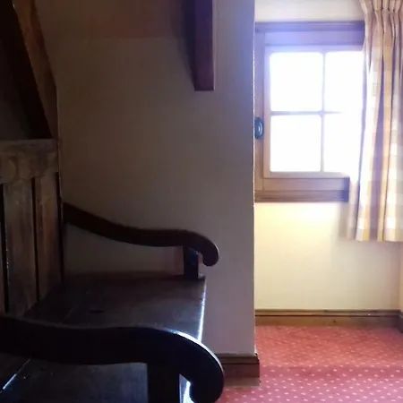 Aux Trois Damoiselles 3*