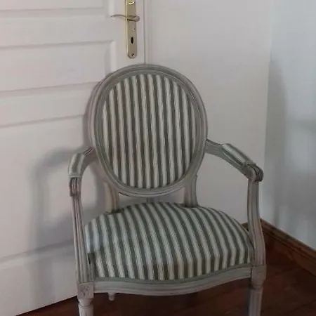 Aux Trois Damoiselles 3*