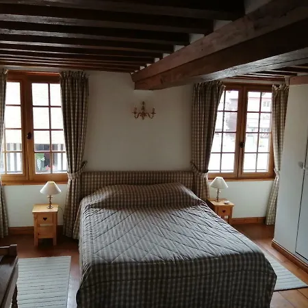 Aux Trois Damoiselles 3*