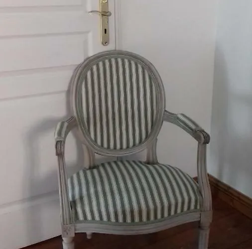 Aux Trois Damoiselles 3*