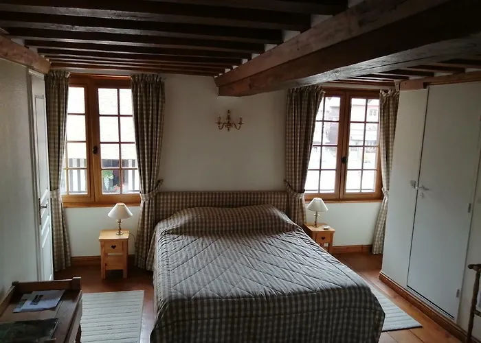 Aux Trois Damoiselles 3*